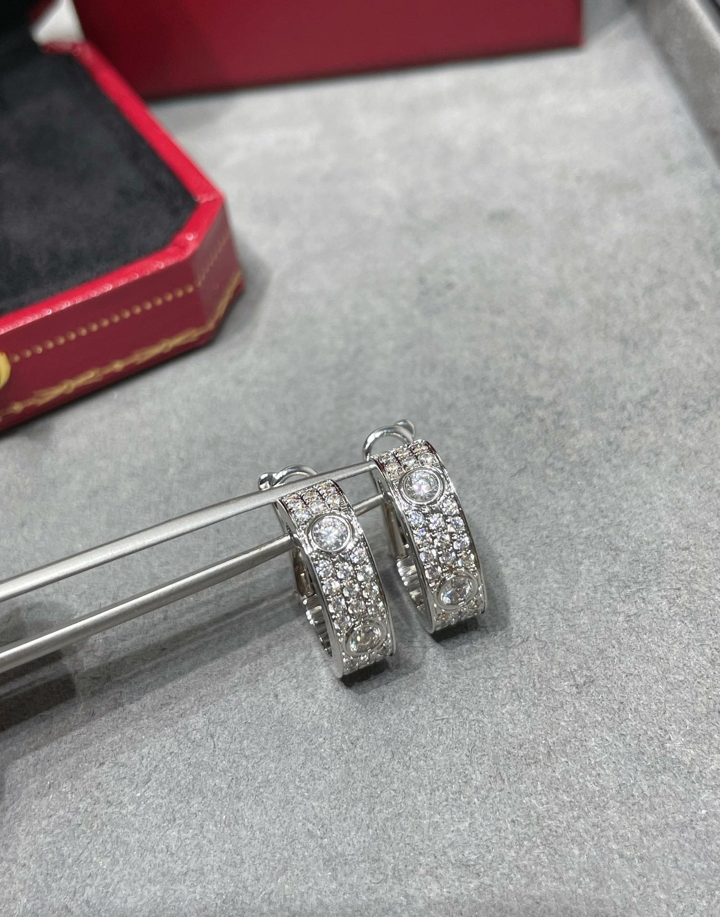[Royal Top]LOVE 5.5MM DIAMOND PAVED EARRINGS