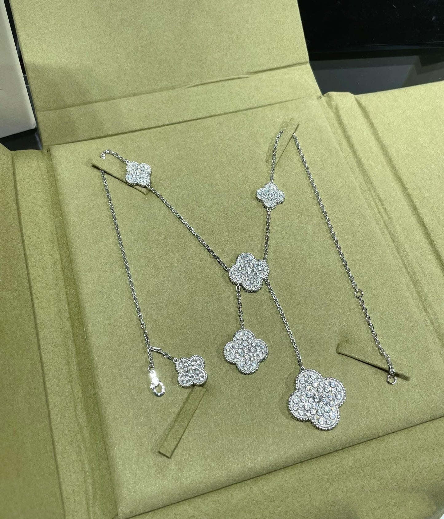 [Royal Top]CLOVER 6 MOTIF DIAMOND PAVED NECKLACE