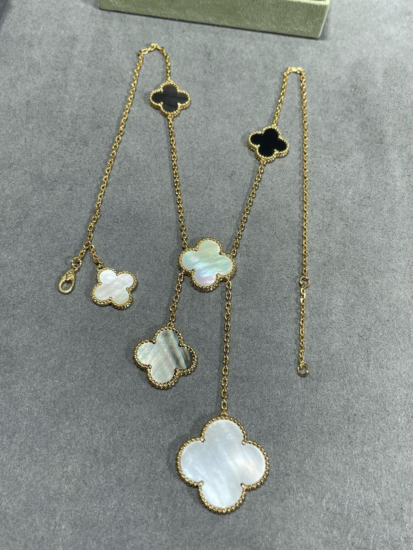 [Royal Top]CLOVER 6 MOTIF MOP ONYX GOLD NECKLACE