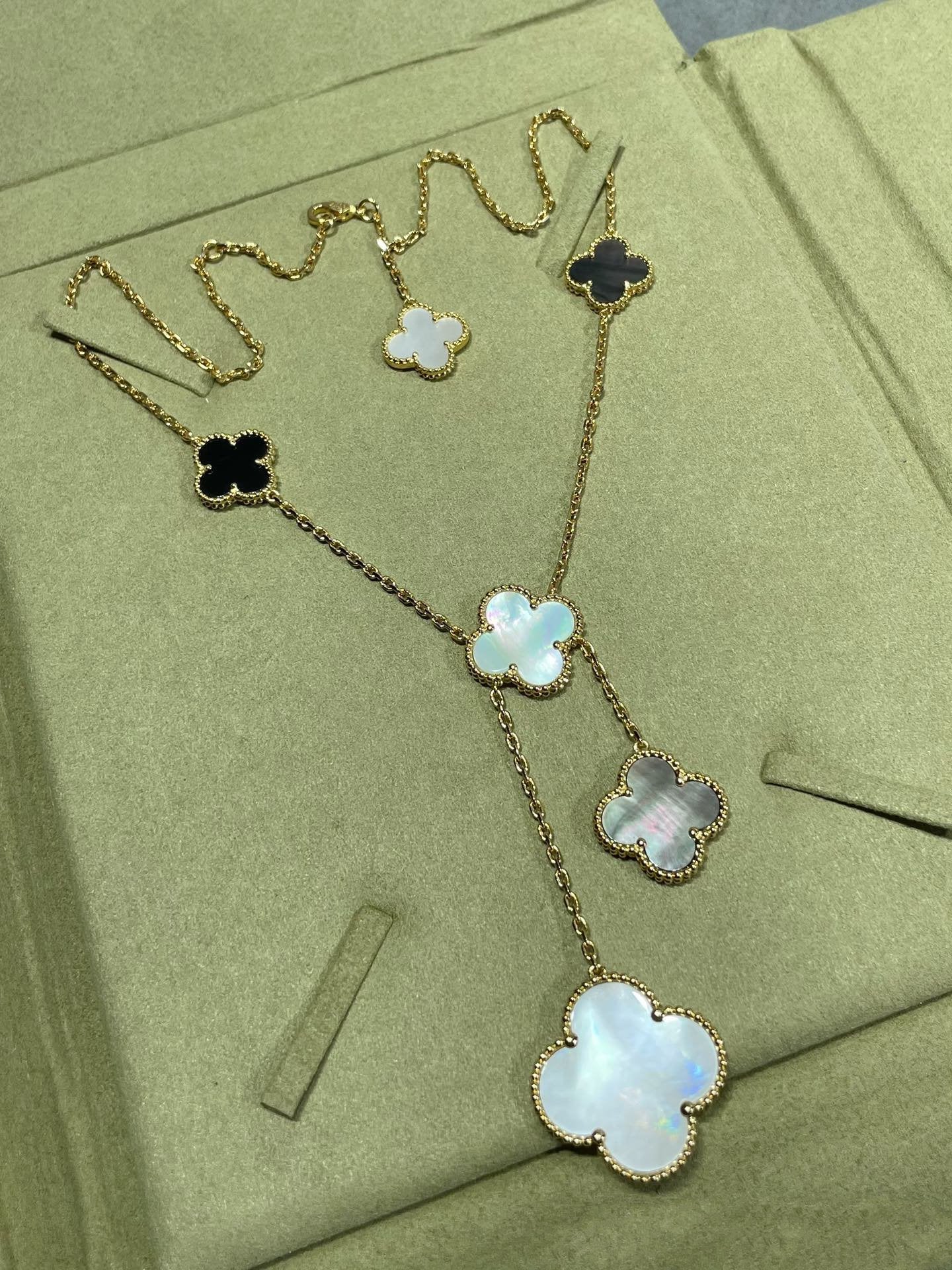 [Royal Top]CLOVER 6 MOTIF MOP ONYX GOLD NECKLACE
