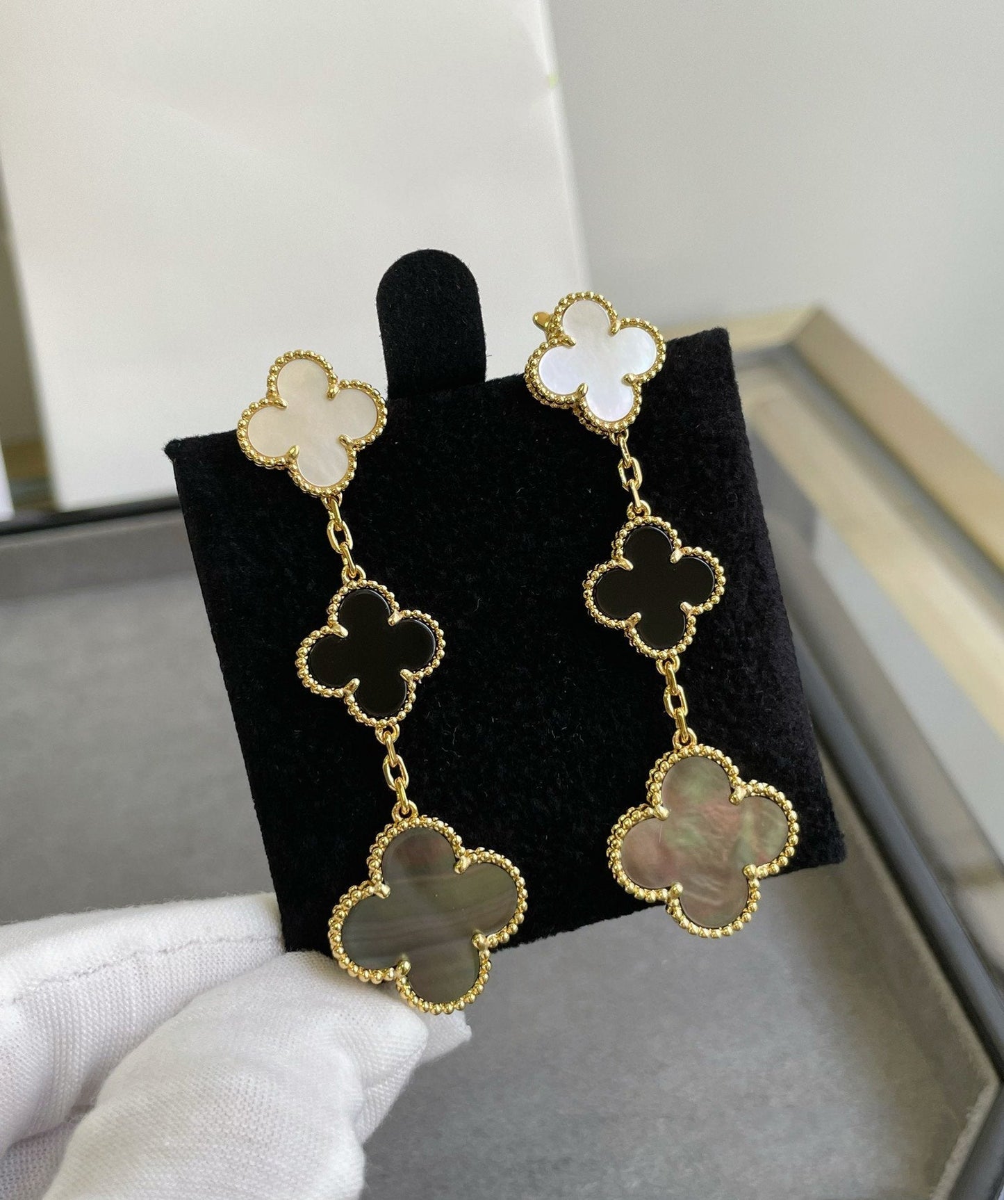 [Royal Top]CLOVER 3 MOTIF MOP ONYX DARK MOP PINK GOLD EARRINGS