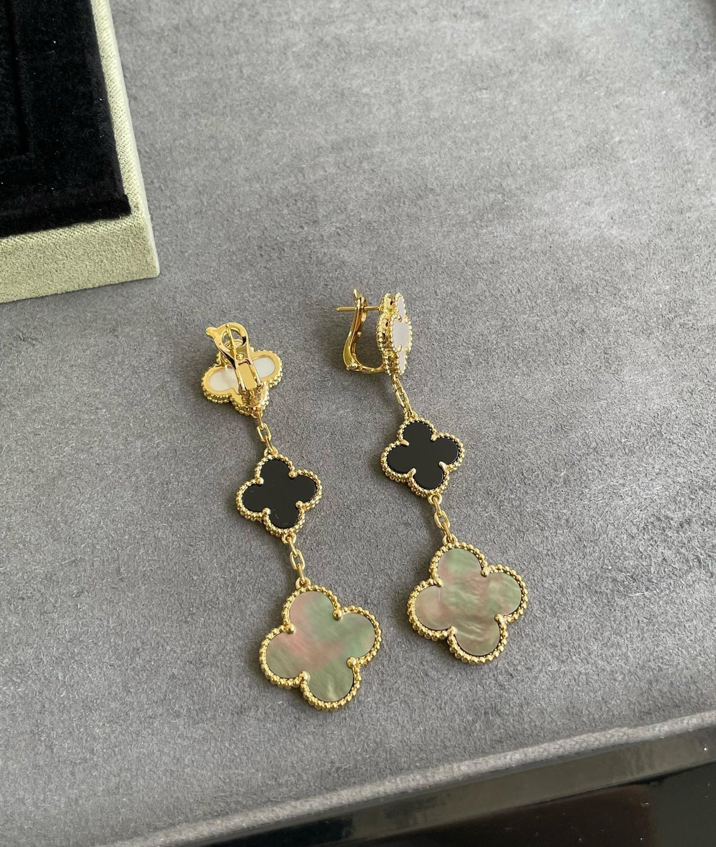 [Royal Top]CLOVER 3 MOTIF MOP ONYX DARK MOP PINK GOLD EARRINGS