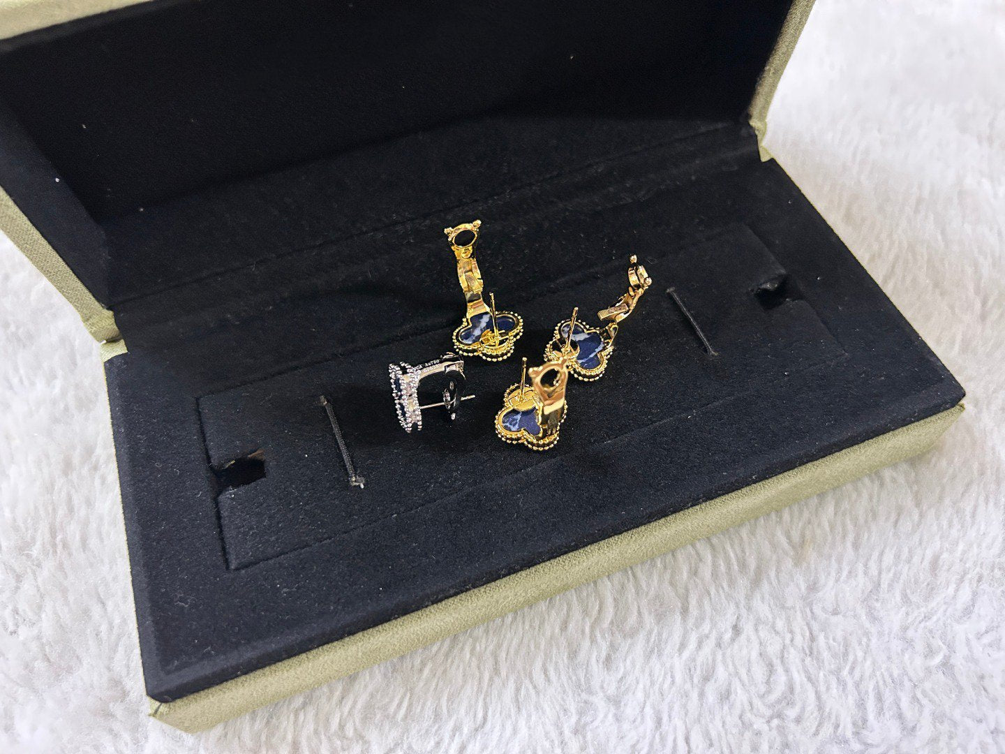 [Royal Top]CLOVER PIETERSITE MEDIUM STUD EARRINGS