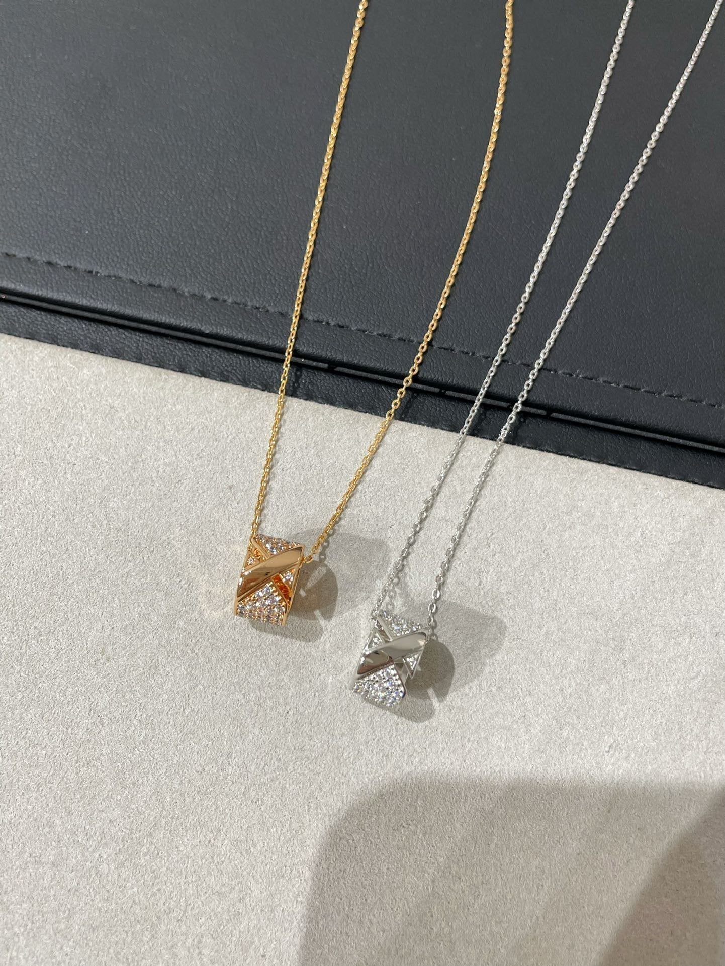 [Royal Top]LIENS EVIDENCE DIAMOND PAVED NECKLACE