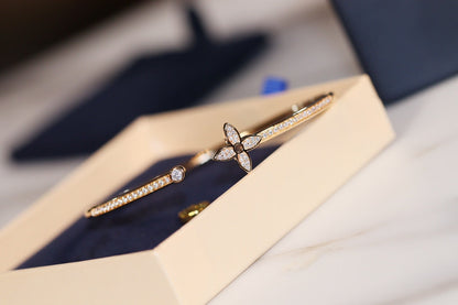 [Royal Top]IDYLLE GOLD OPEN BRACELET DIAMOND PAVED