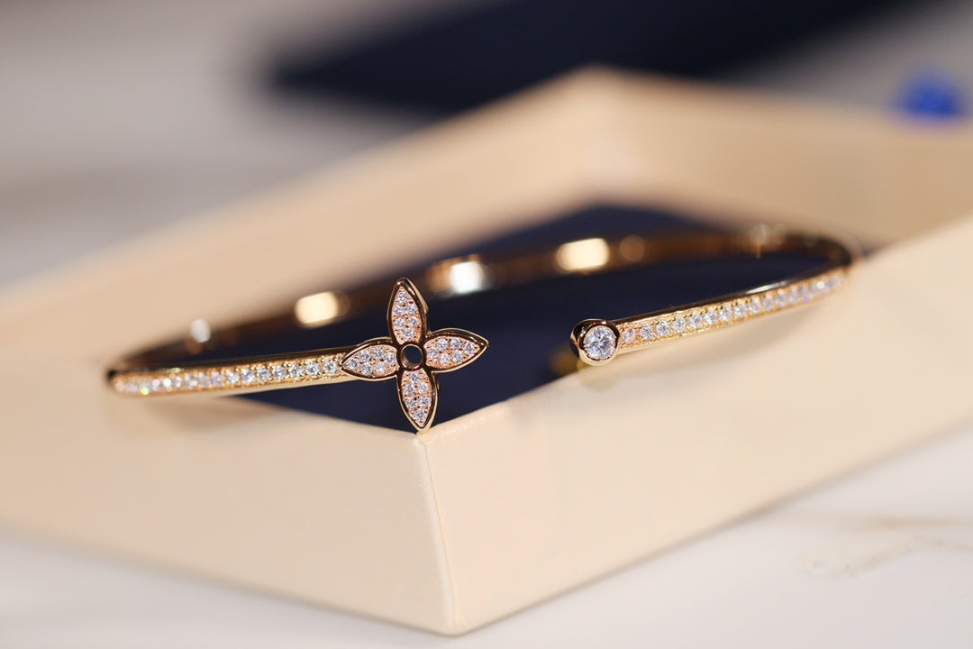 [Royal Top]IDYLLE GOLD OPEN BRACELET DIAMOND PAVED