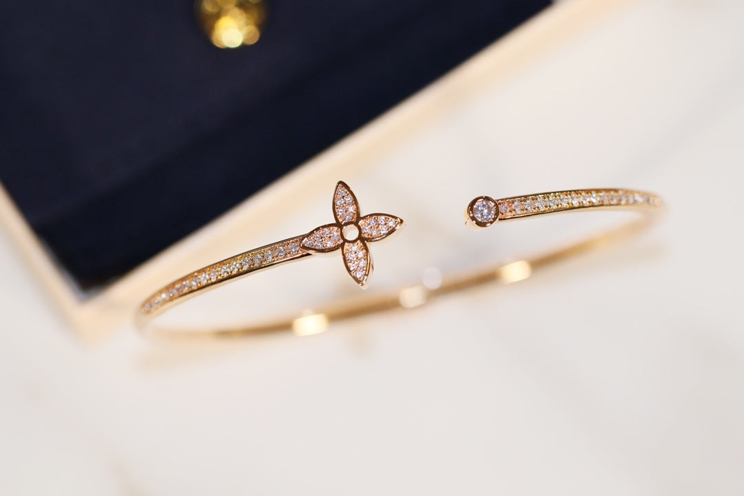 [Royal Top]IDYLLE GOLD OPEN BRACELET DIAMOND PAVED
