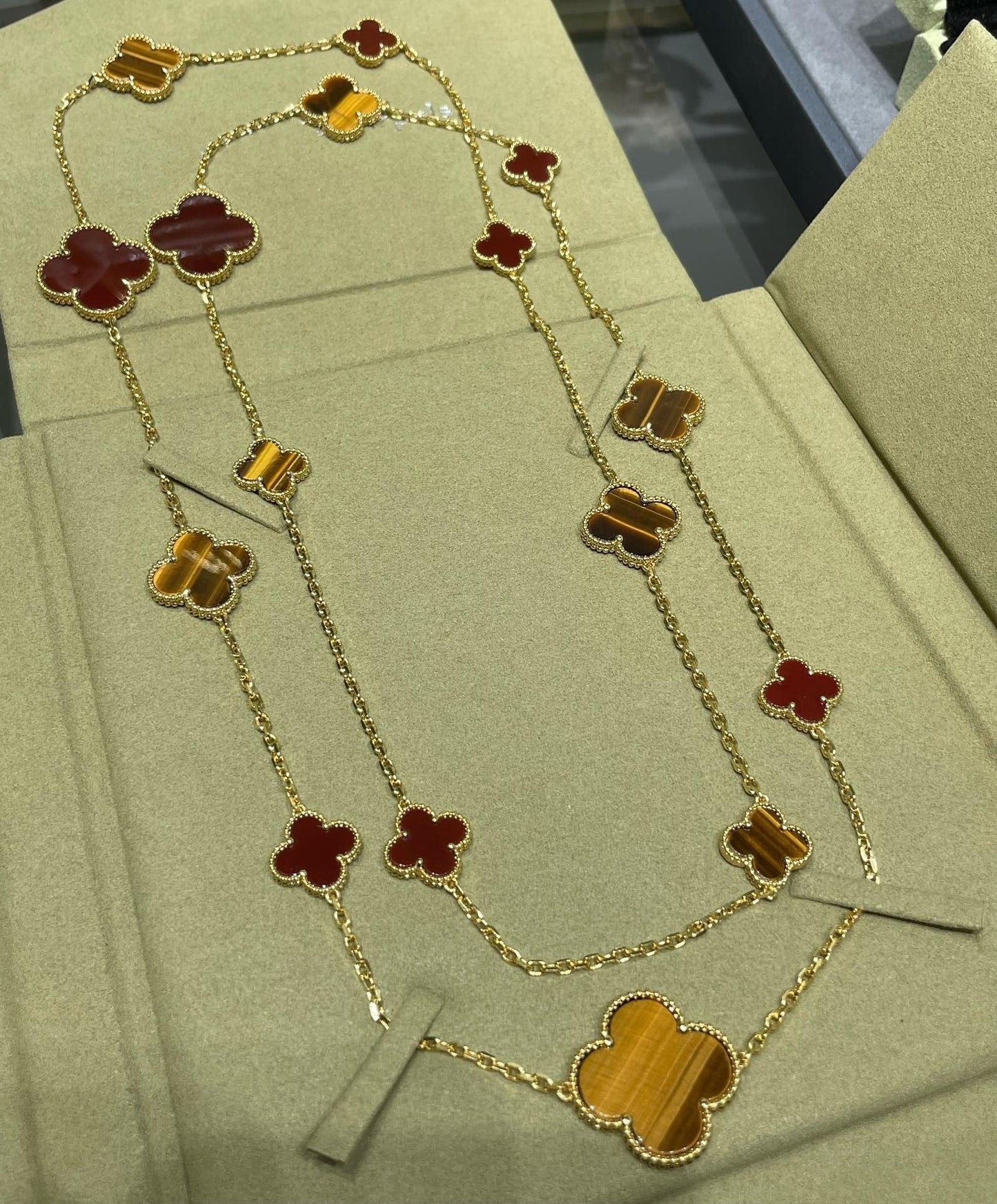 [Royal Top]CLOVER 16 MOTIF CARNELIAN TIGER EYE ROSE GOLD NECKLACE