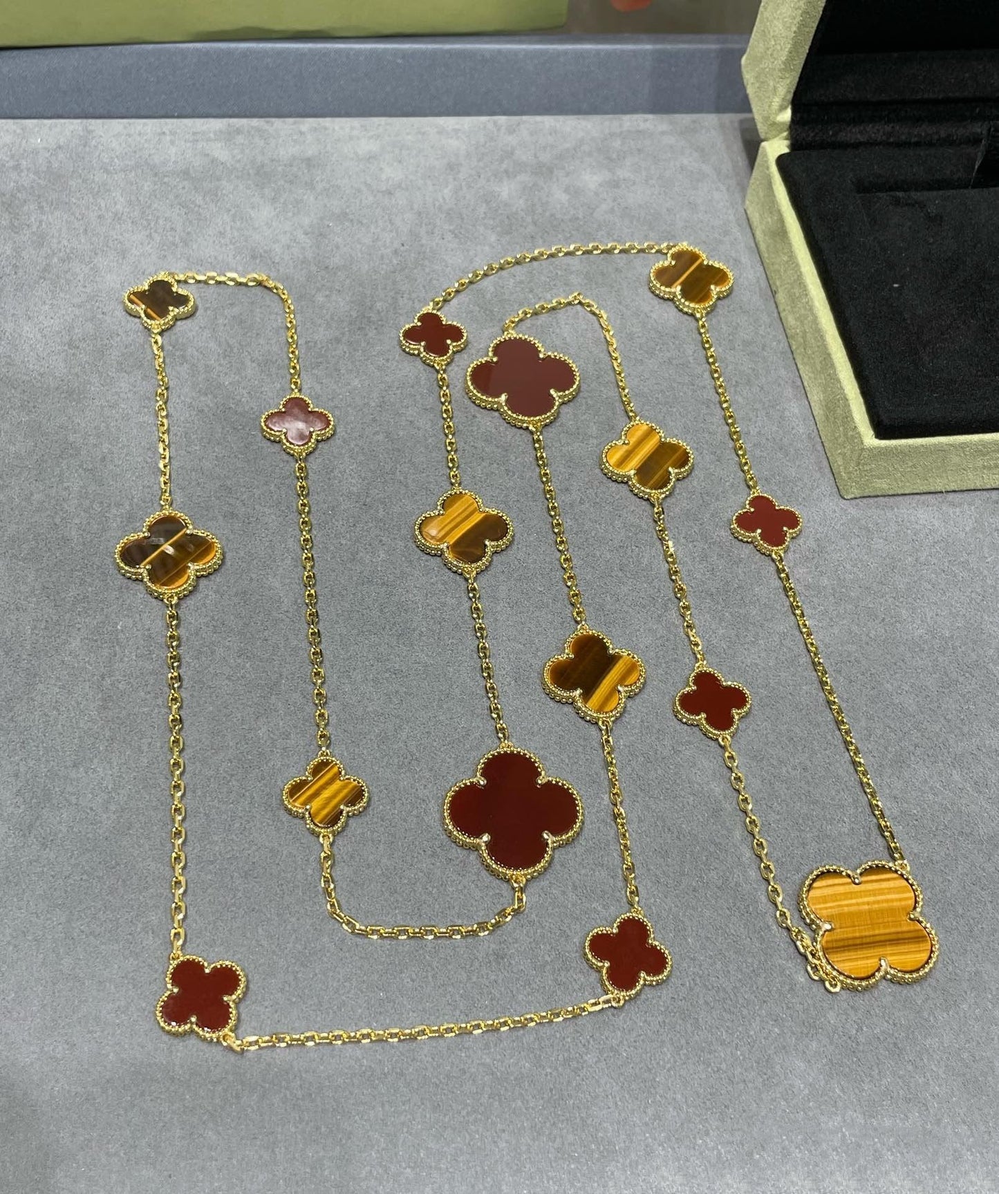 [Royal Top]CLOVER 16 MOTIF CARNELIAN TIGER EYE ROSE GOLD NECKLACE