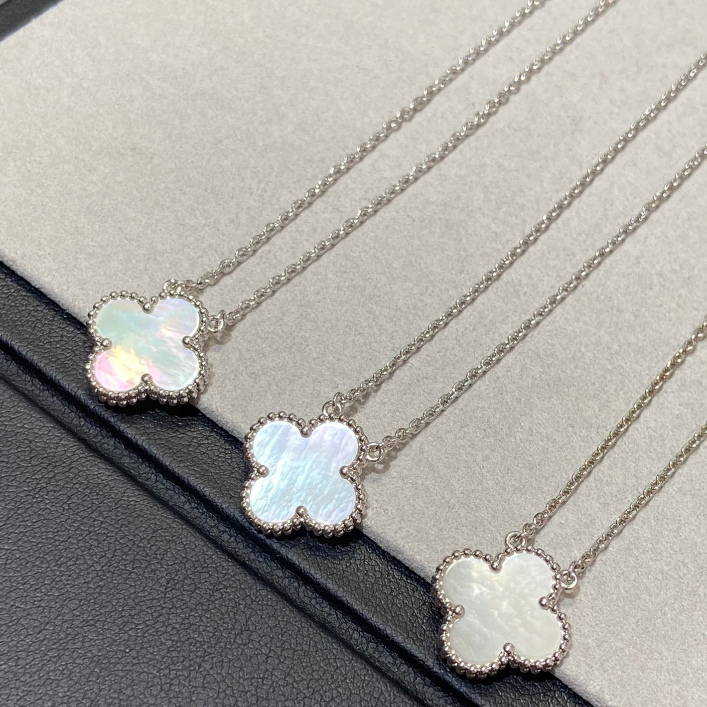 [Royal Top]CLOVER MEDIUM SILVER WHITE MOP NECKLACE