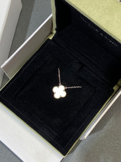 [Royal Top]CLOVER MEDIUM SILVER WHITE MOP NECKLACE