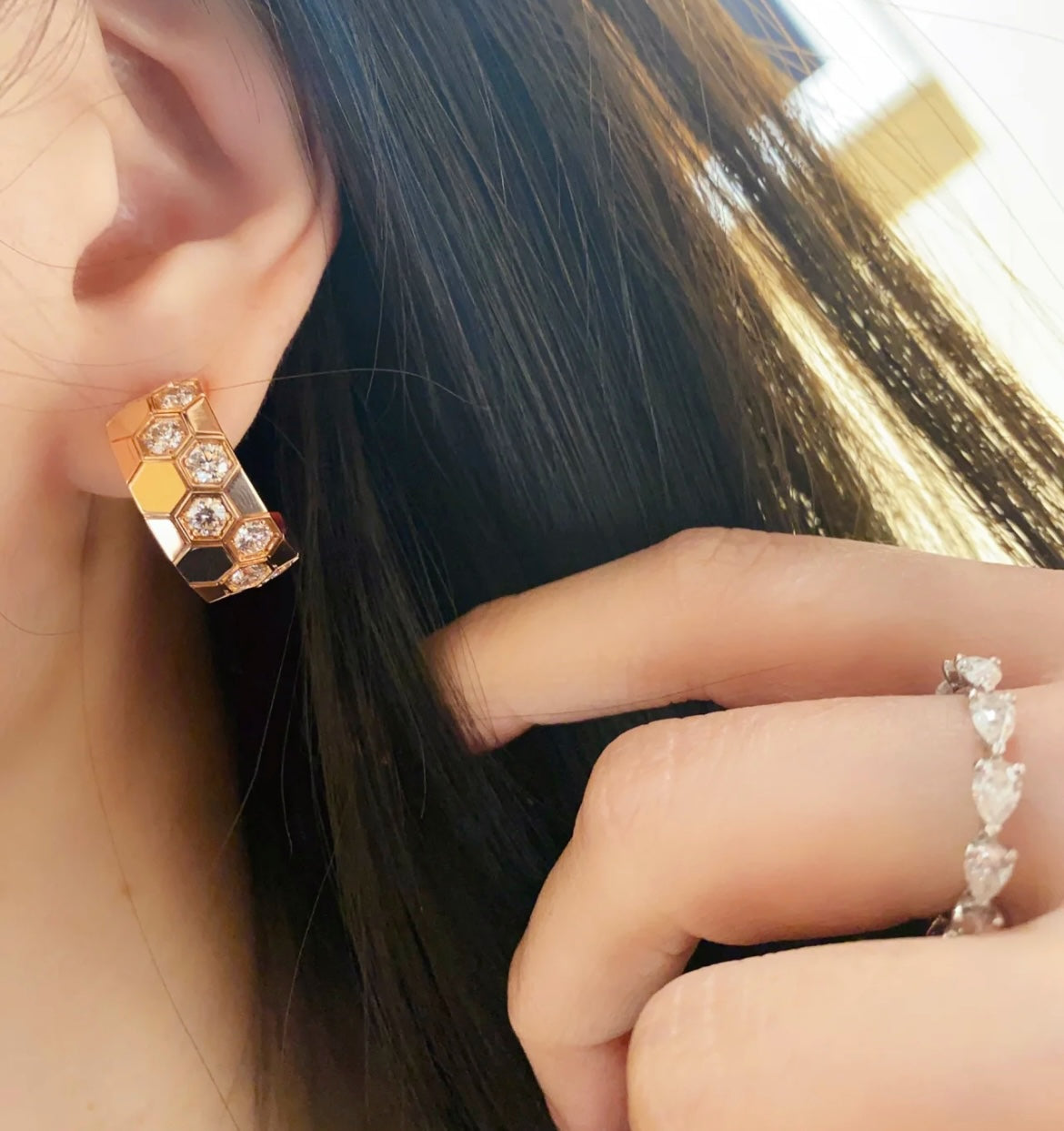 [Royal Top]BEE LOVE DIAMOND HOOP EARRINGS