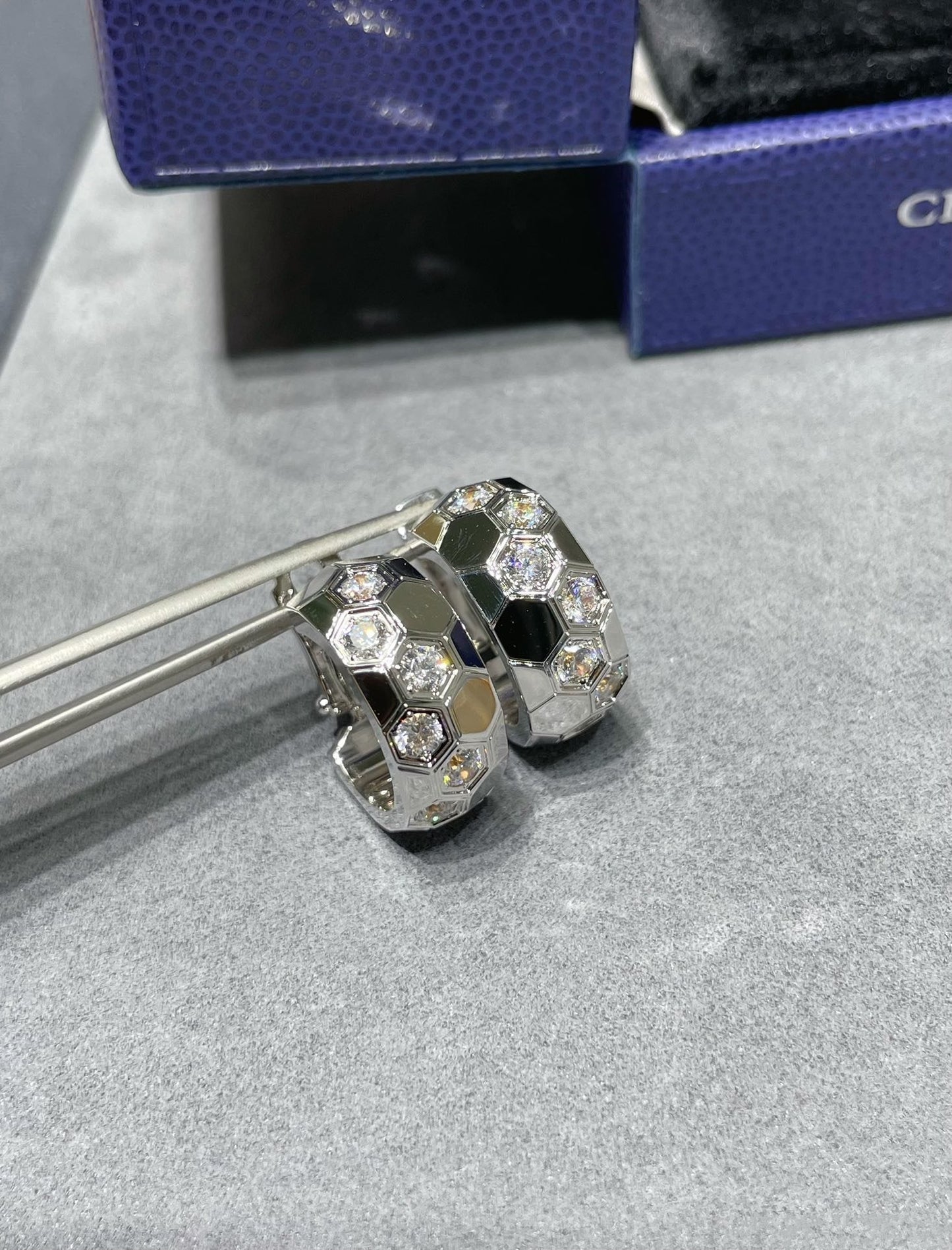 [Royal Top]BEE LOVE DIAMOND HOOP EARRINGS