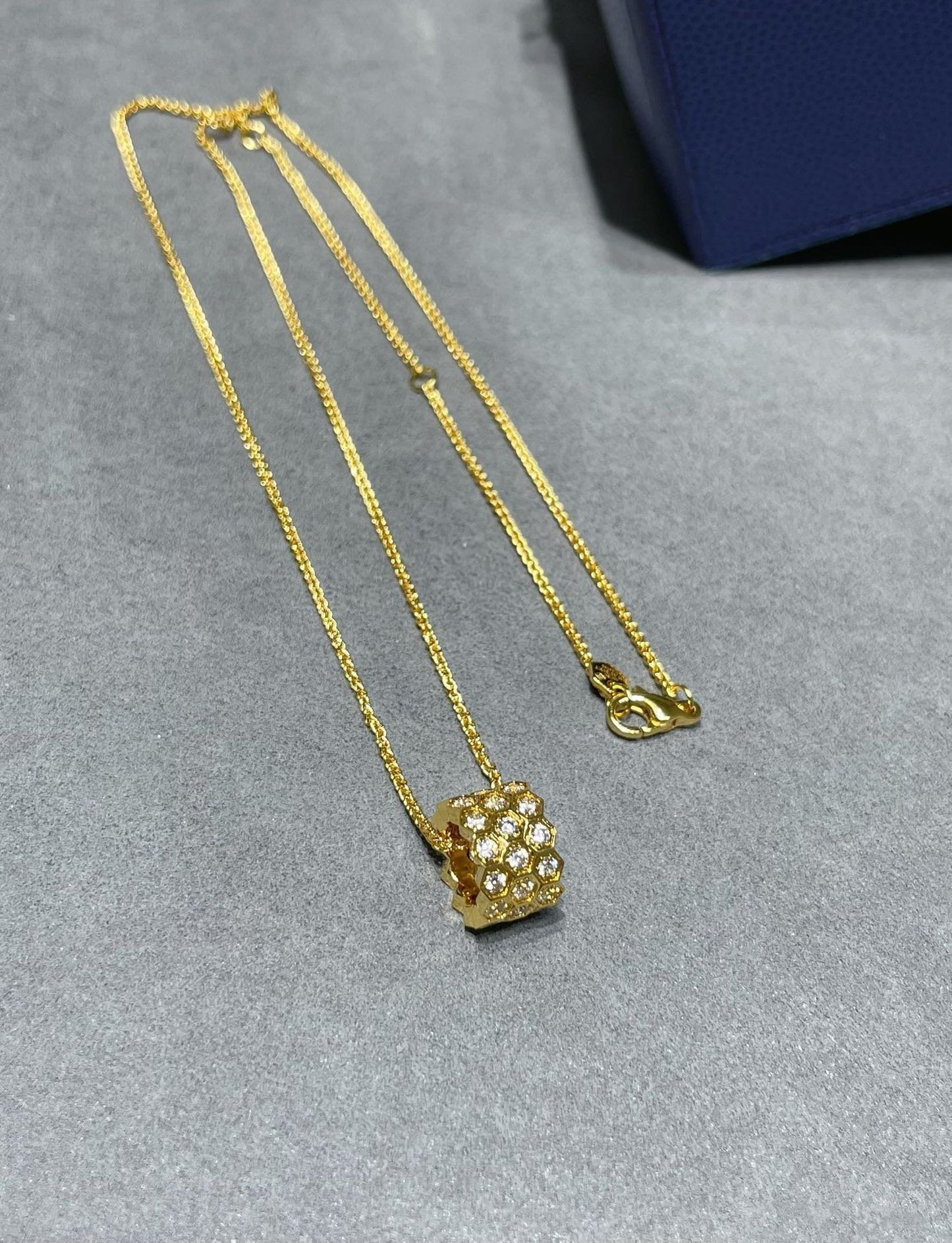 [Royal Top]BEE LOVE DIAMOND PAVED 3 ROW NECKLACE