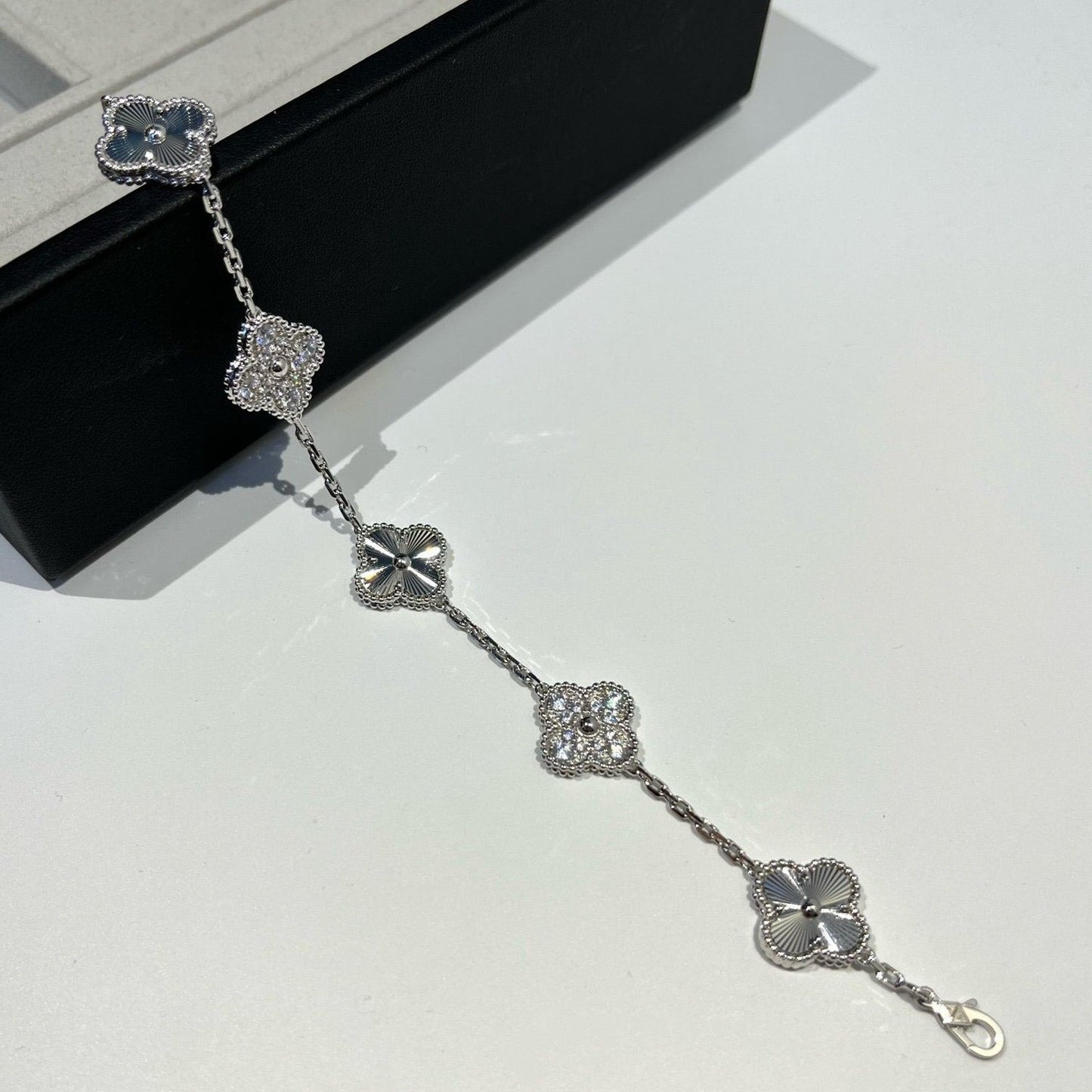 [Royal Top] CLOVER 5 MOTIF LASER BRACELET COLLECTION