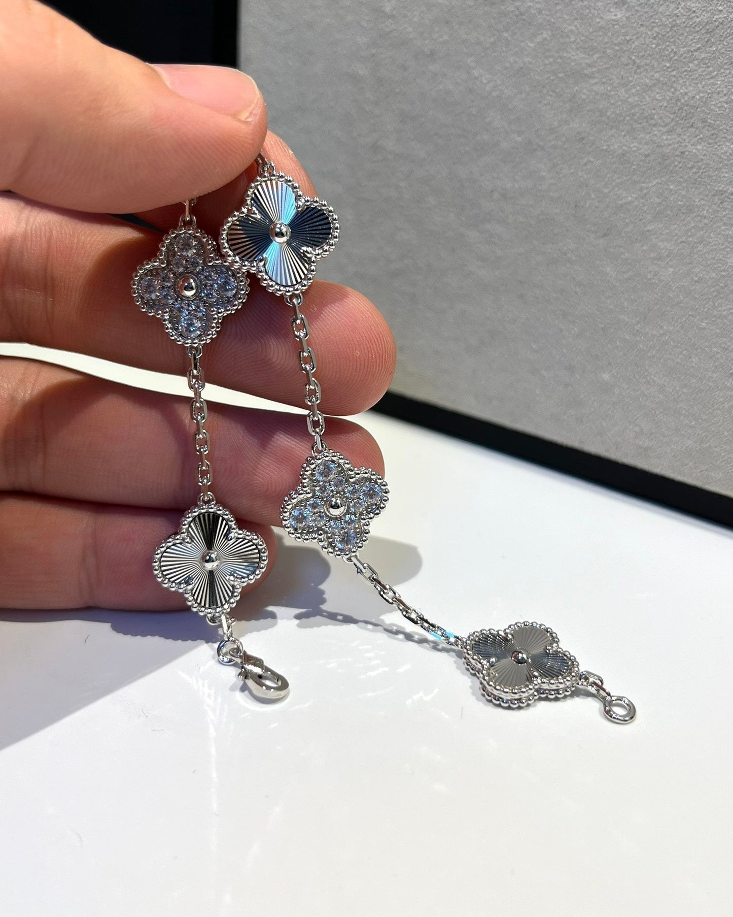 [Royal Top] CLOVER 5 MOTIF LASER BRACELET COLLECTION