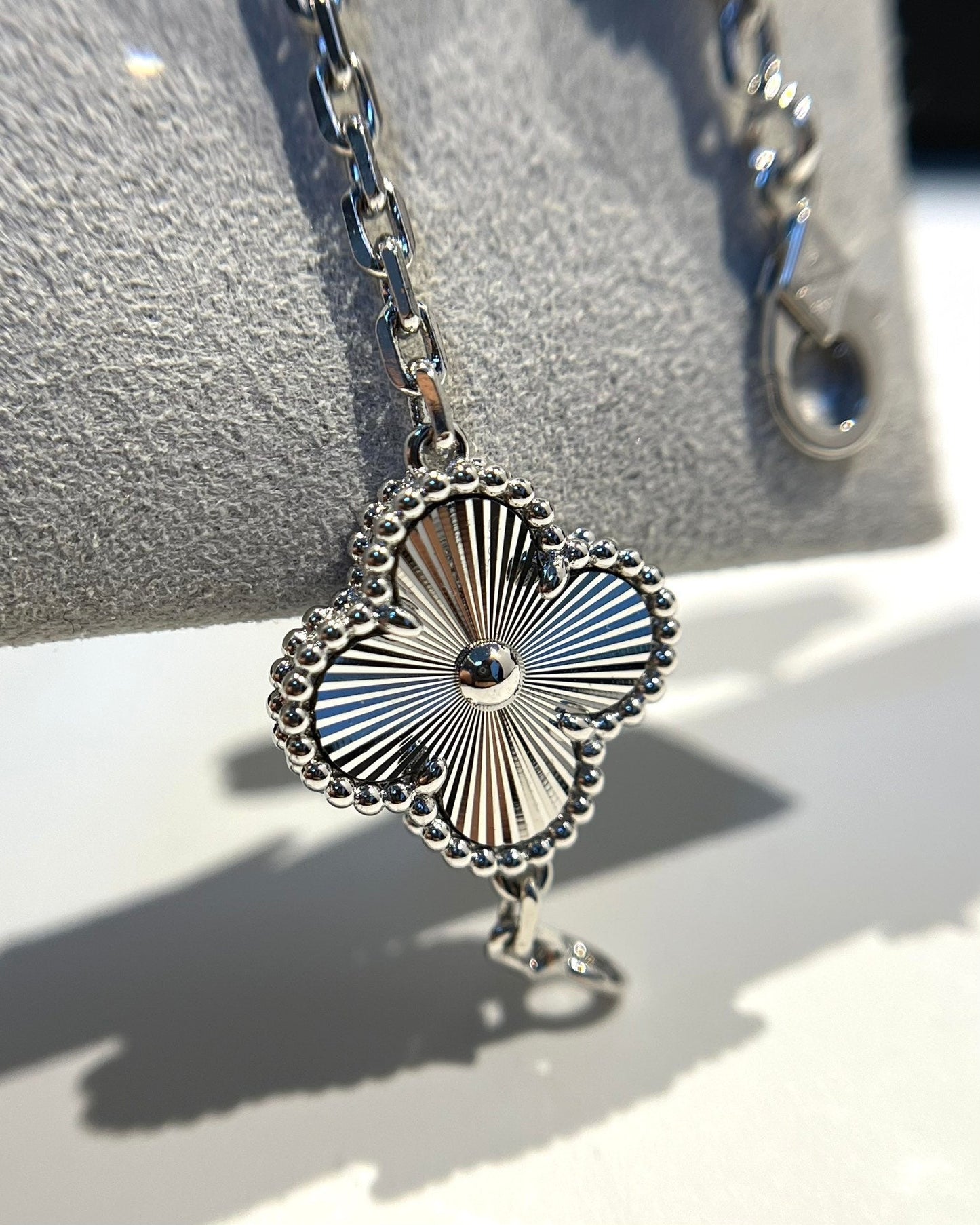 [Royal Top] CLOVER 5 MOTIF LASER BRACELET COLLECTION