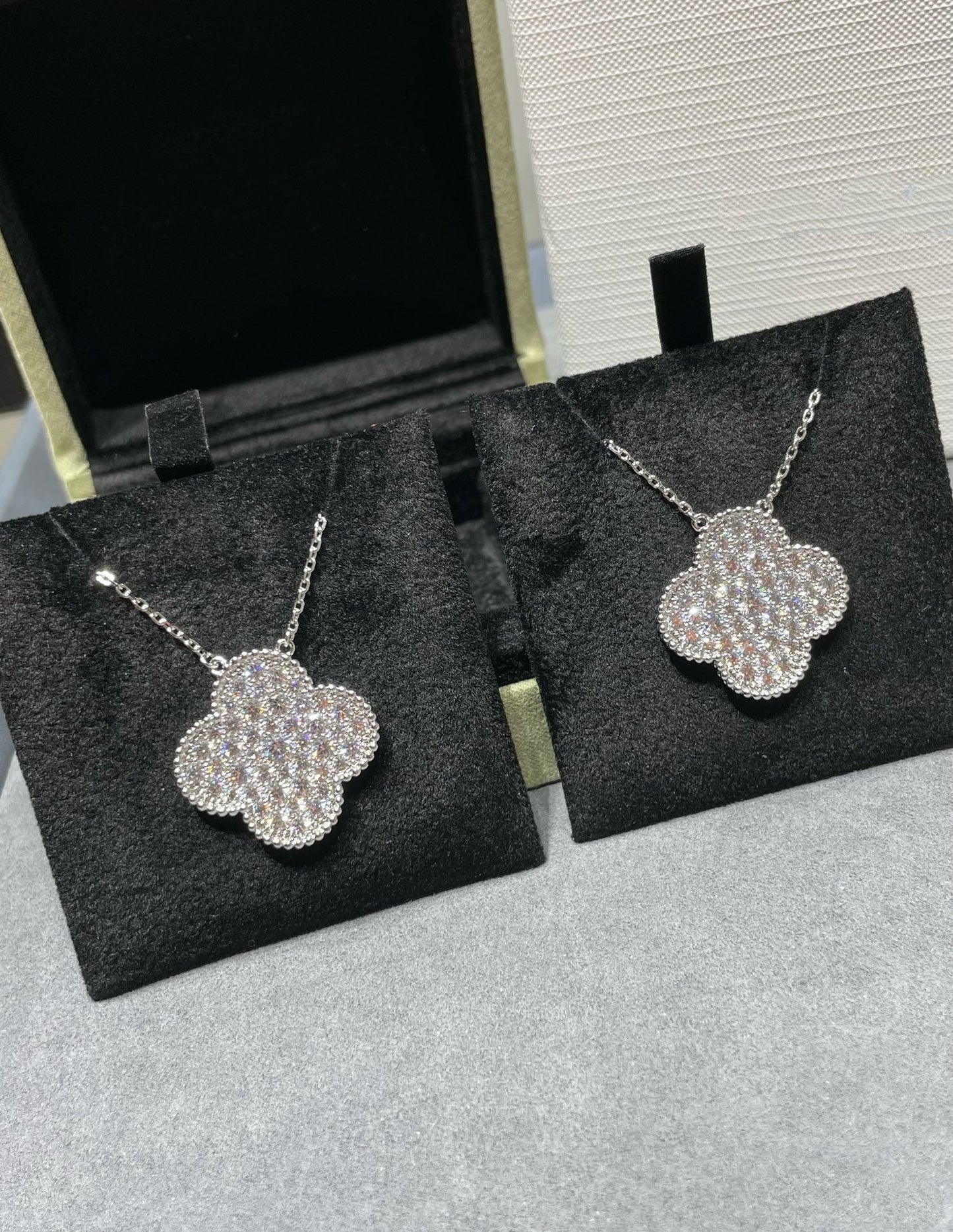 [Royal Top]CLOVER 25MM LARGE PENDANT DIAMOND PAVED SILVER NECKLACE
