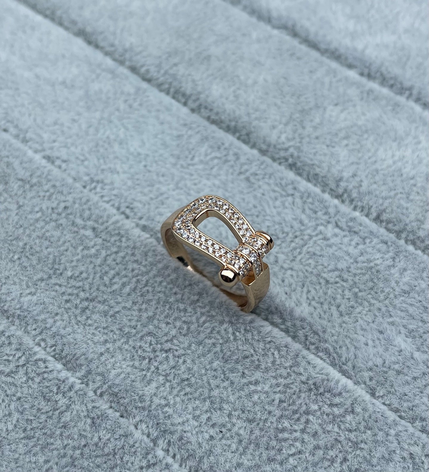 [Royal Top]Wide Hoof-Shaped Diamond-Studded Ring