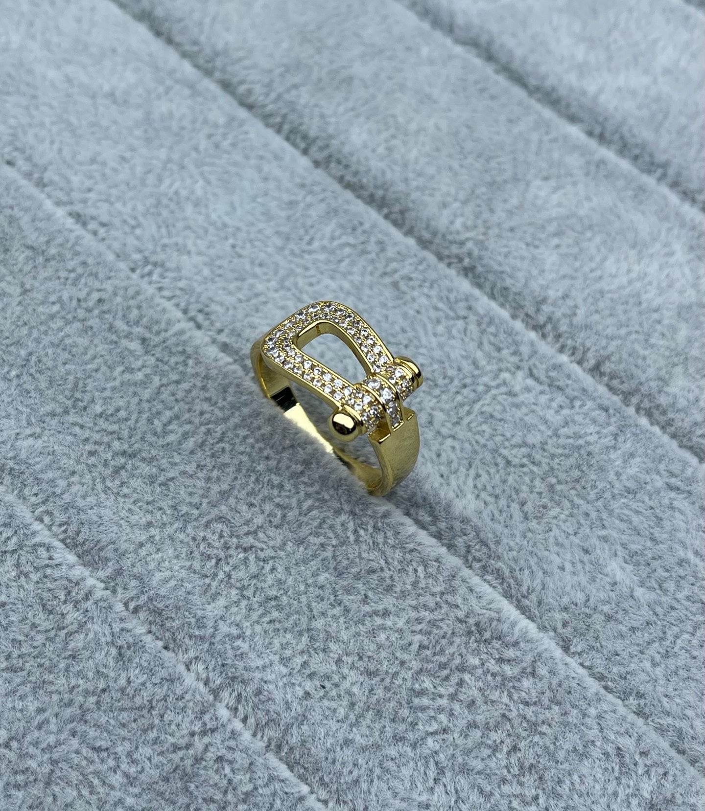 [Royal Top]Wide Hoof-Shaped Diamond-Studded Ring