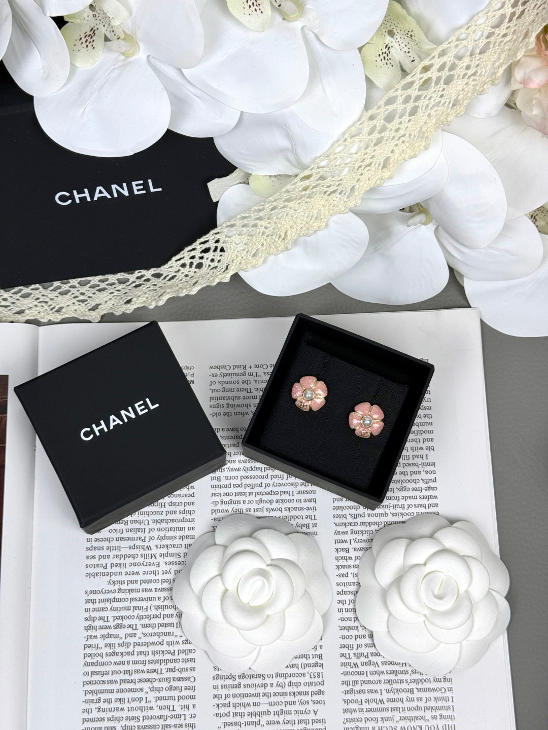 [Royal Top]26C Pink Camellia Pearl Enamel Stud Earrings