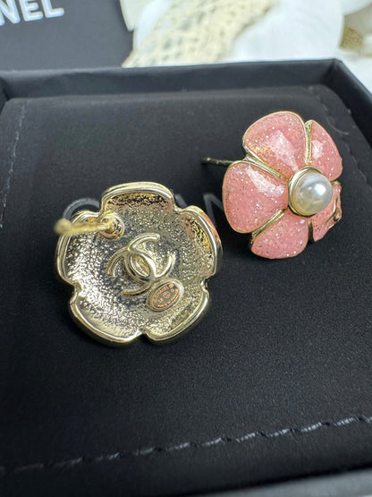 [Royal Top]26C Pink Camellia Pearl Enamel Stud Earrings