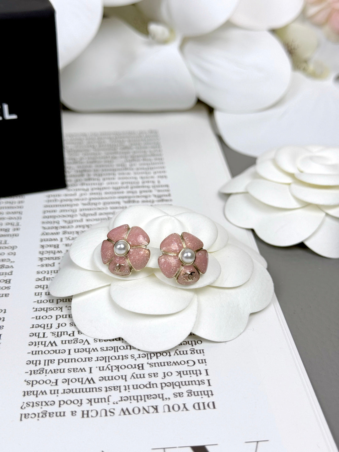 [Royal Top]26C Pink Camellia Pearl Enamel Stud Earrings