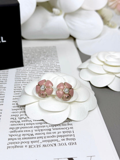 [Royal Top]26C Pink Camellia Pearl Enamel Stud Earrings