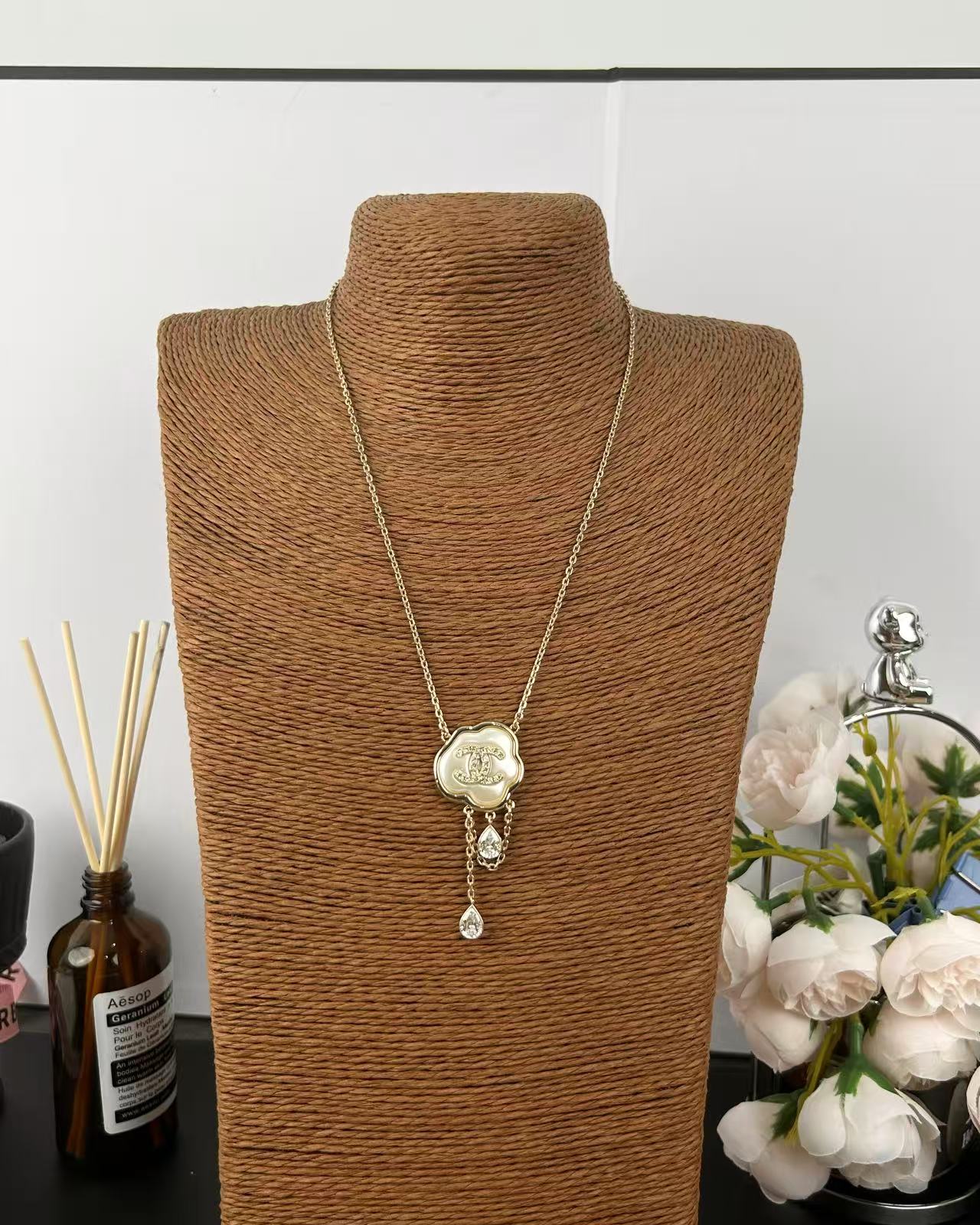 [Royal Top]Cloud Pearl Mother-of-Pearl Diamond Chain Pendant Necklace