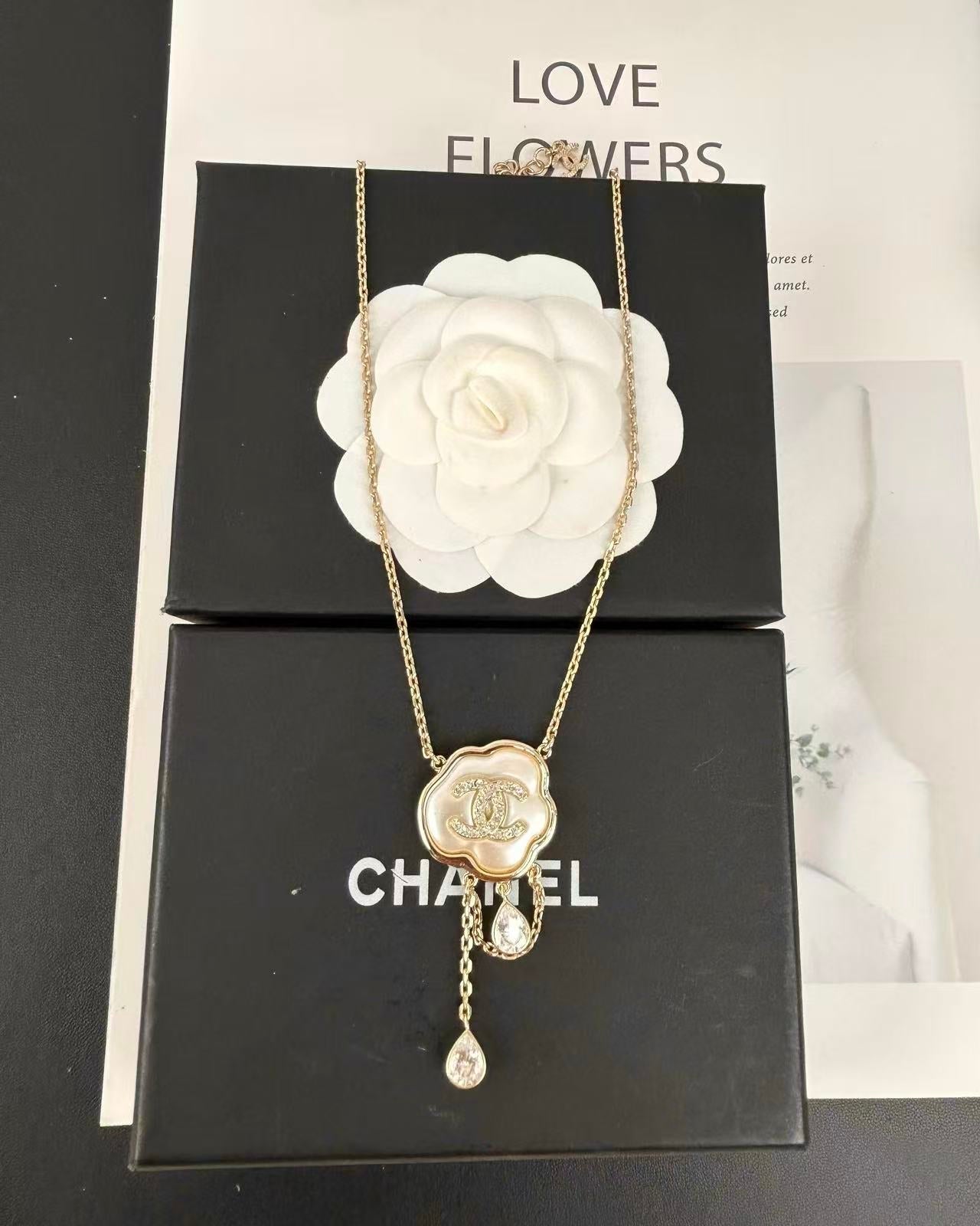 [Royal Top]Cloud Pearl Mother-of-Pearl Diamond Chain Pendant Necklace