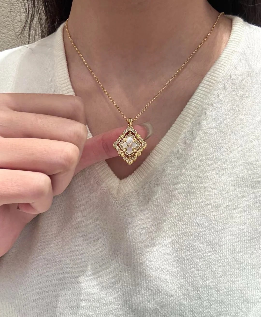 [Royal Top] B.C.L ENAMEL ROTATING SINGLE-DIAMOND NECKLACE（Various colors）