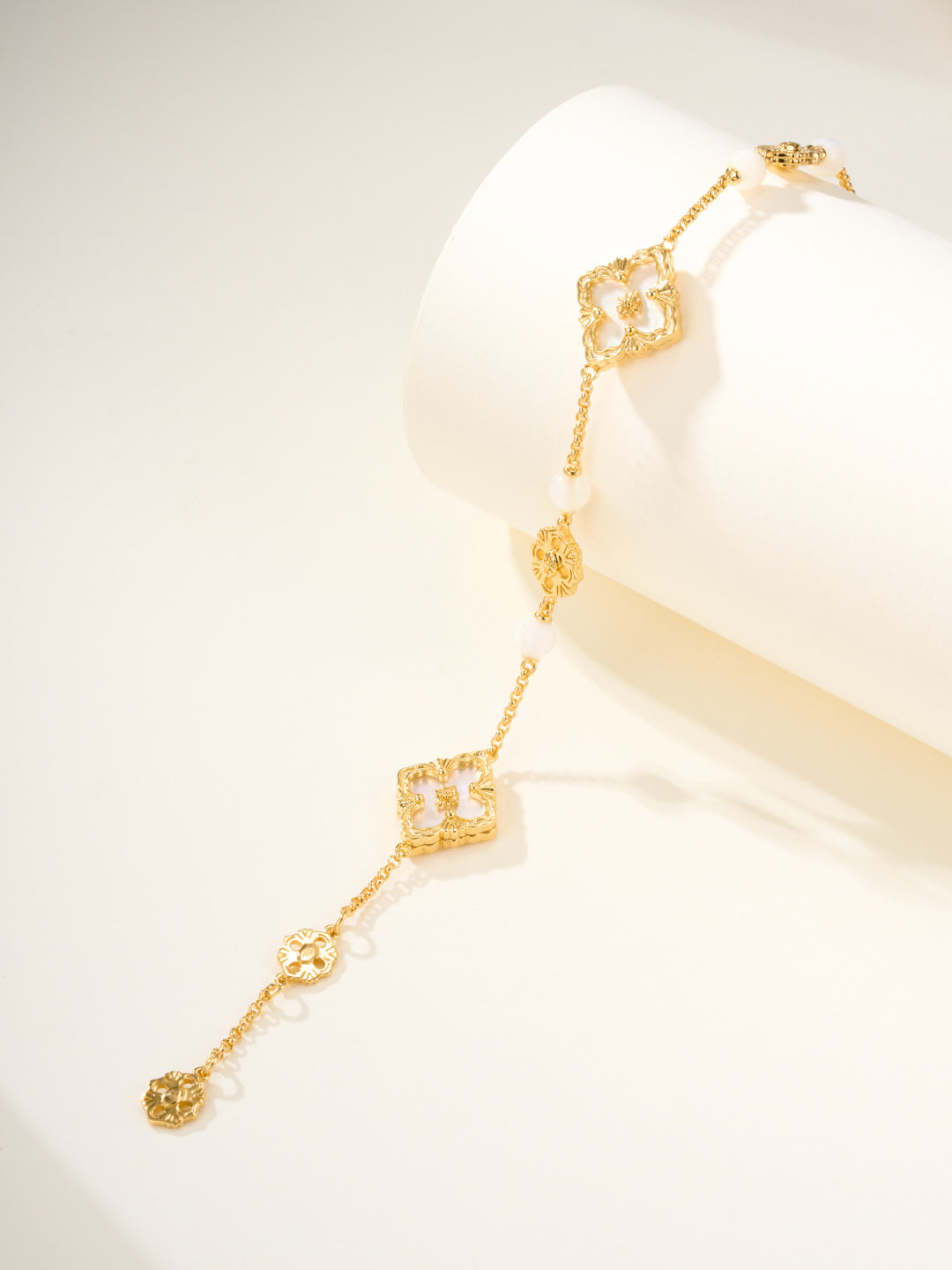 [Royal Top]B.C.L ENAMELED Three-Flower Bracelet（Trumpet)