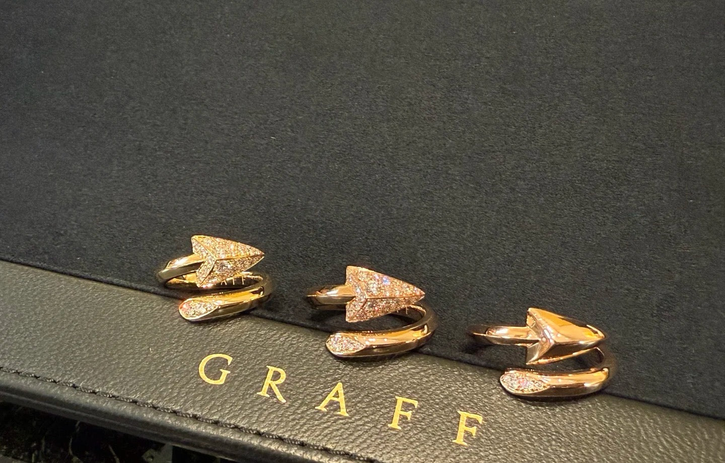 [⭐JeweliWhal]G.R.F FOLLOW ME DIAMOND RING AT BOTH ENDS.