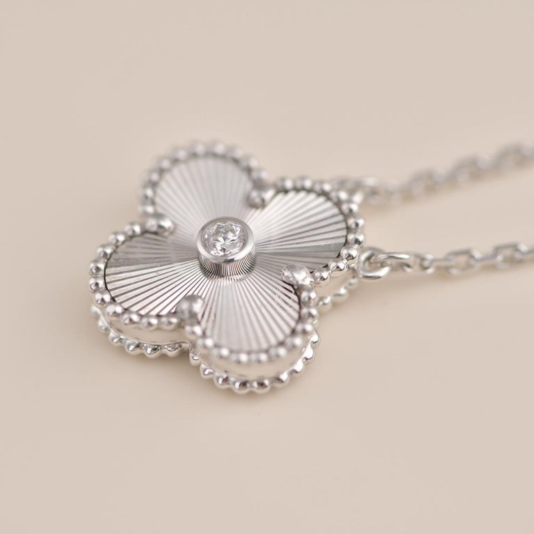 [Royal Top]CLOVER  15MM DIAMOND LASER NECKLACE SILVER