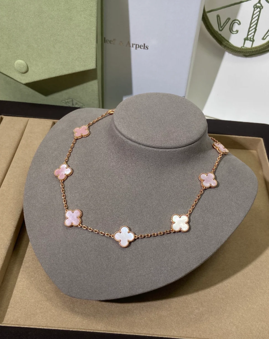 [Royal Top Jewellery] Pink Necklace with Ten Clover Designs
