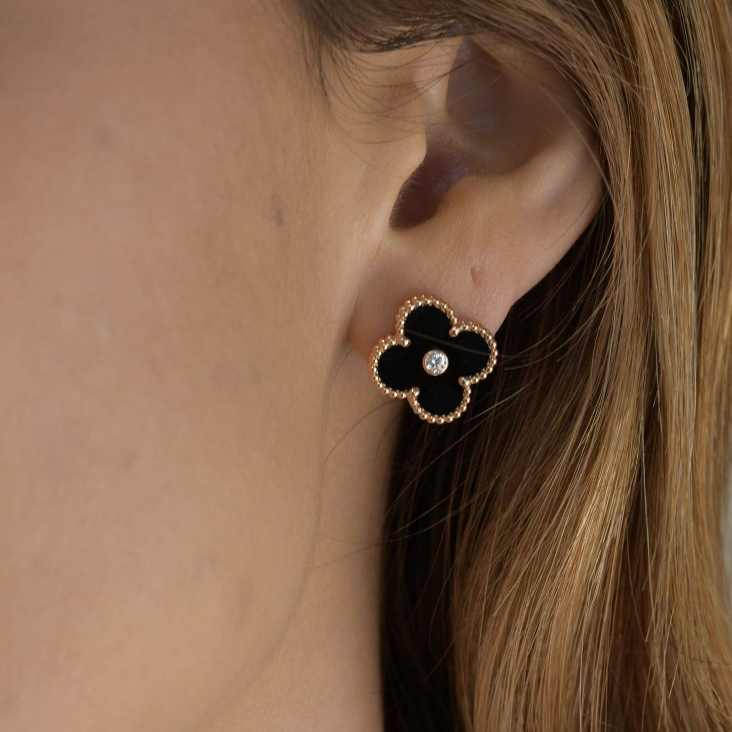 [Royal Top]CLOVER MEDIUM 1 MOTIFS ONYX DIAMOND EARRINGS