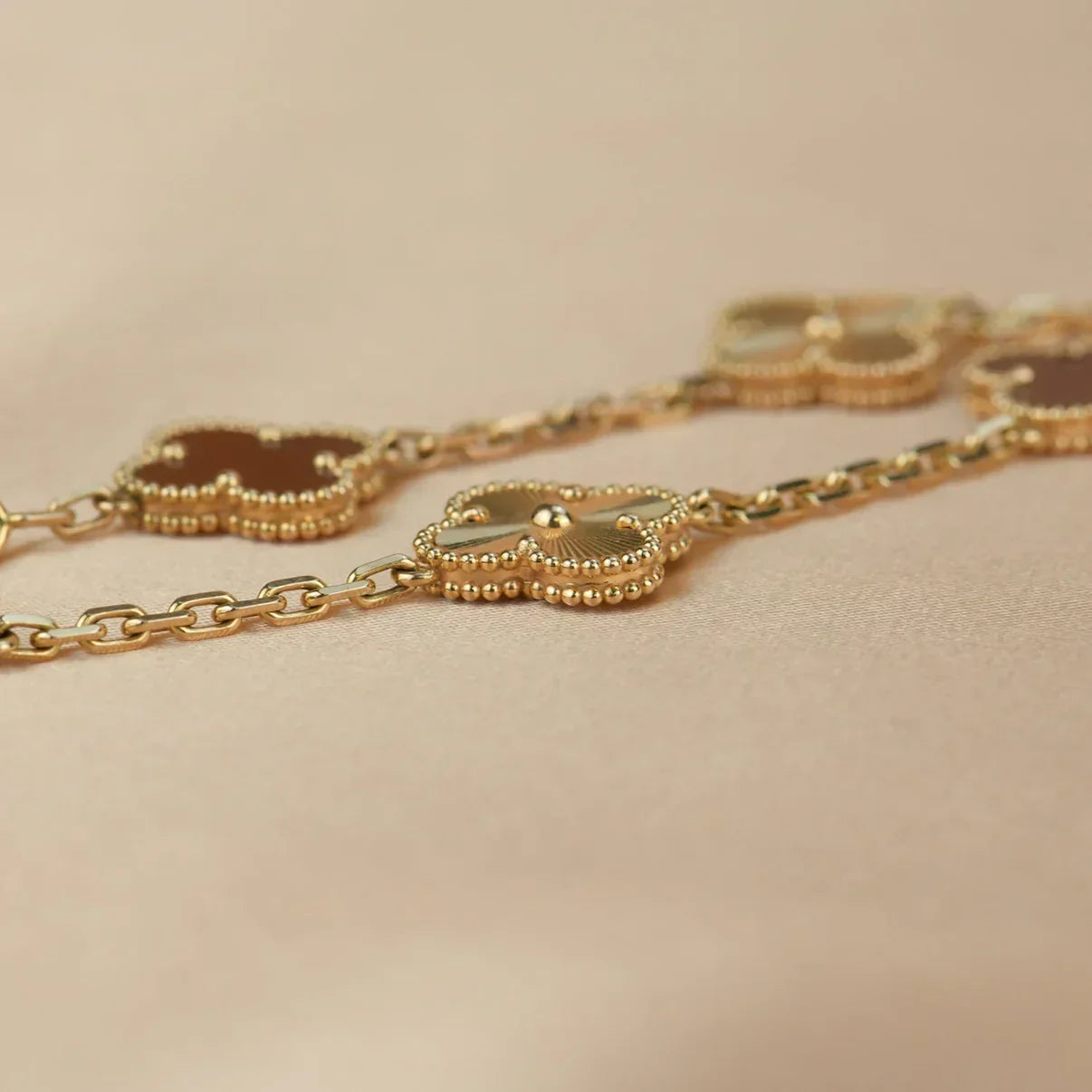[Royal Top] CLOVER 5 MOTIF RED CORNELIAN BRACELET COLLECTION