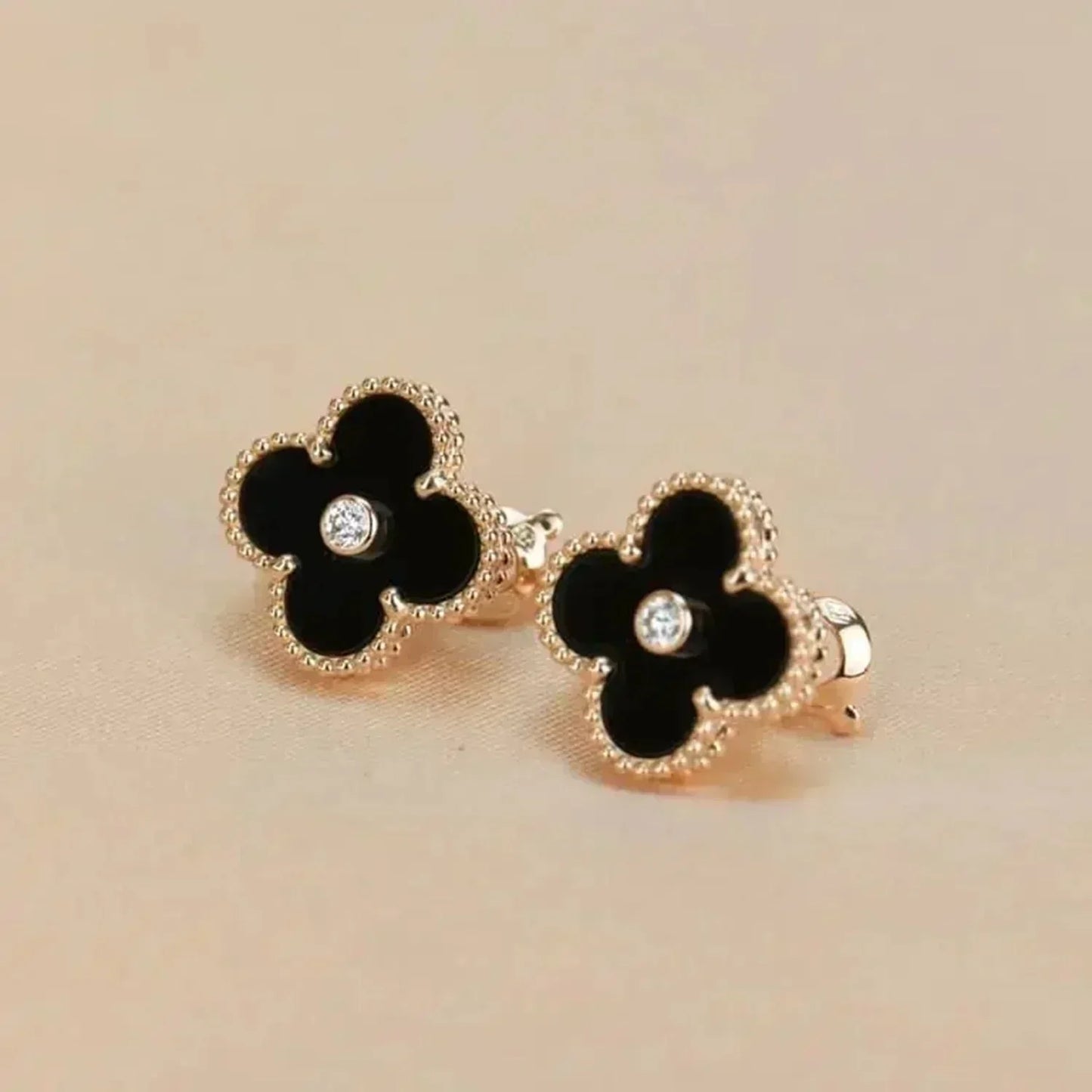 [Royal Top]CLOVER MEDIUM 1 MOTIFS ONYX DIAMOND EARRINGS