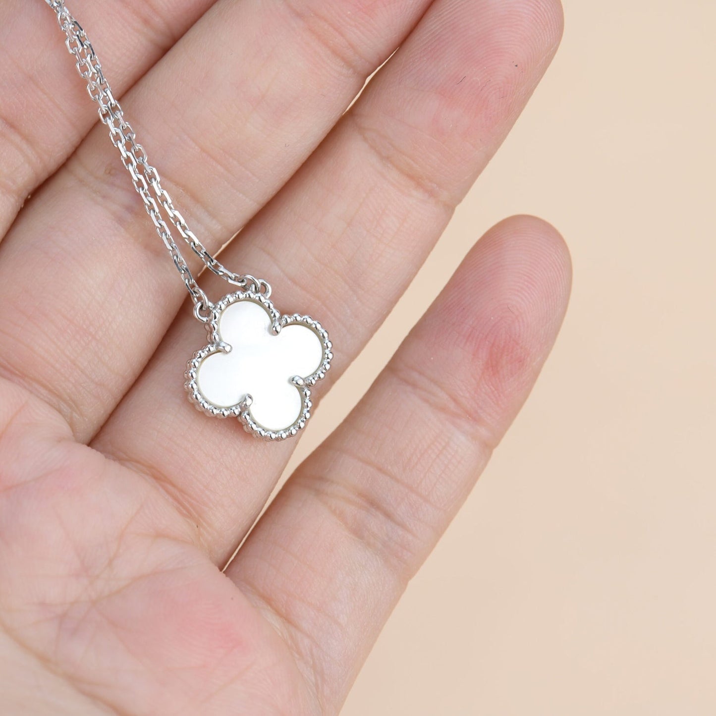 [Royal Top]CLOVER  15MM WHITE MOTHER-OF-PEARL SILVER