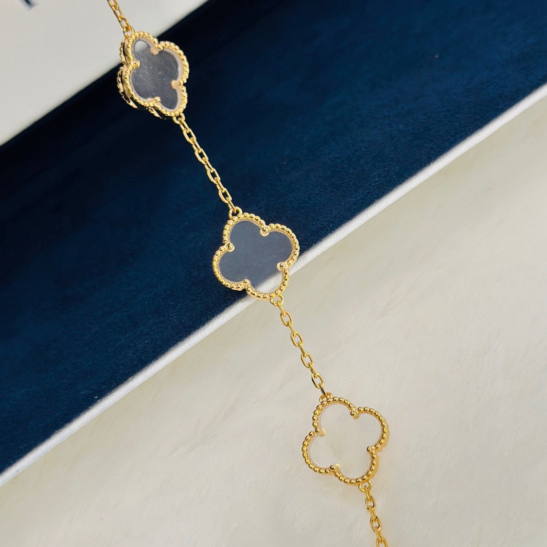 [Royal Top]CLOVER 5 MOTIF ROCK CRYSTAL BRACELET