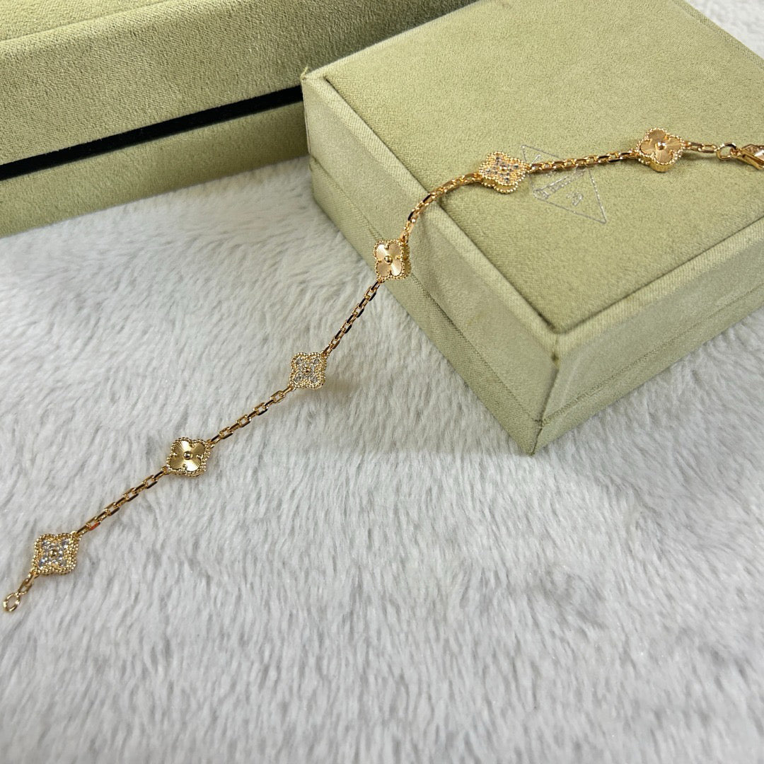[Royal Top]CLOVER 6 MOTIF DIAMOND LASER BRACELET