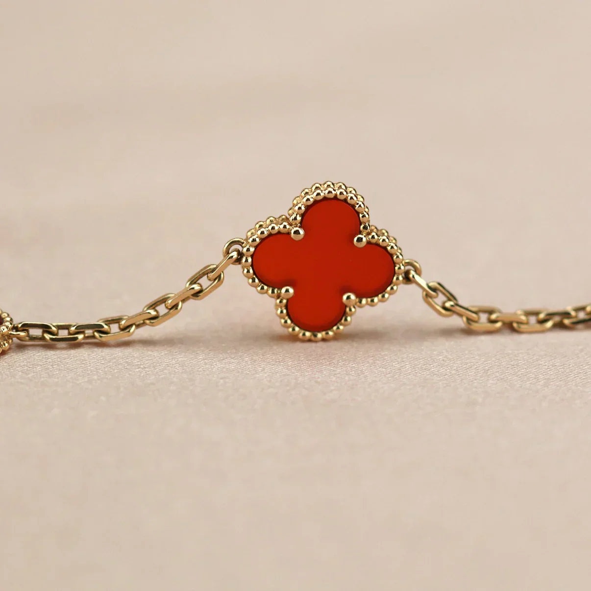 [Royal Top] CLOVER 5 MOTIF RED CORNELIAN BRACELET COLLECTION
