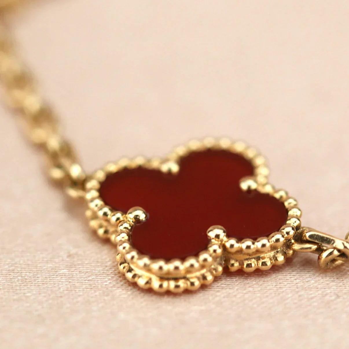 [Royal Top] CLOVER 5 MOTIF RED CORNELIAN BRACELET COLLECTION