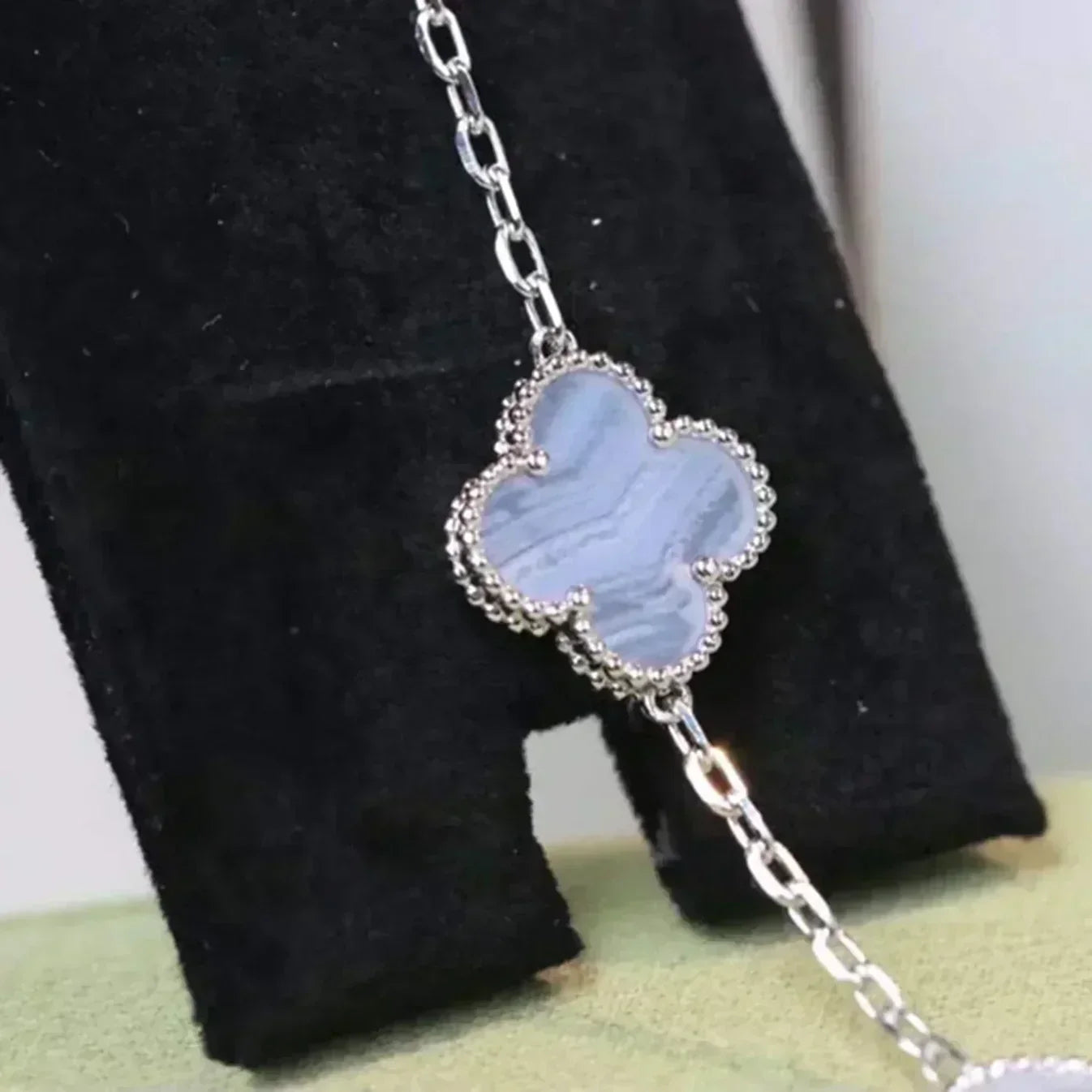 [Royal Top] CLOVER 5 MOTIF PURPLE CHALCEDONY BRACELET COLLECTION