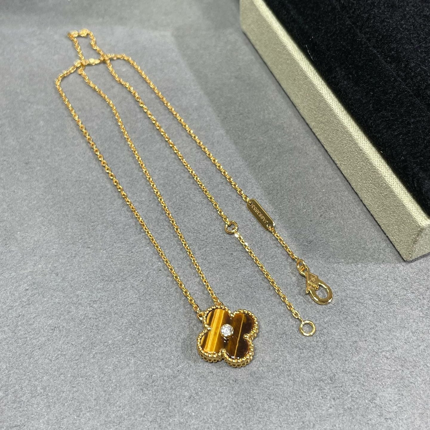 [Royal Top]CLOVER 15MM DIAMOND AND YELLOW TIGER'S EYE AGATE necklace