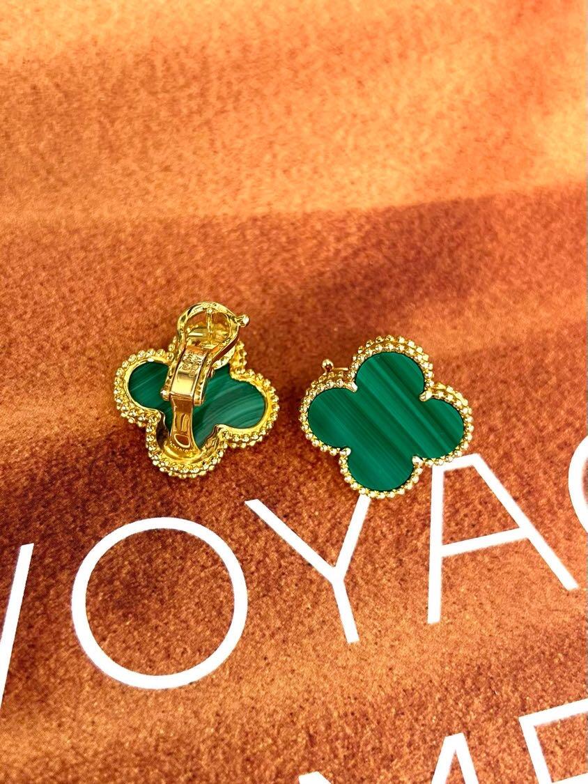 [Royal Top] CLOVER LARGE (20mm) 1 MOTIFS GREENER MOP STUD EARRINGS