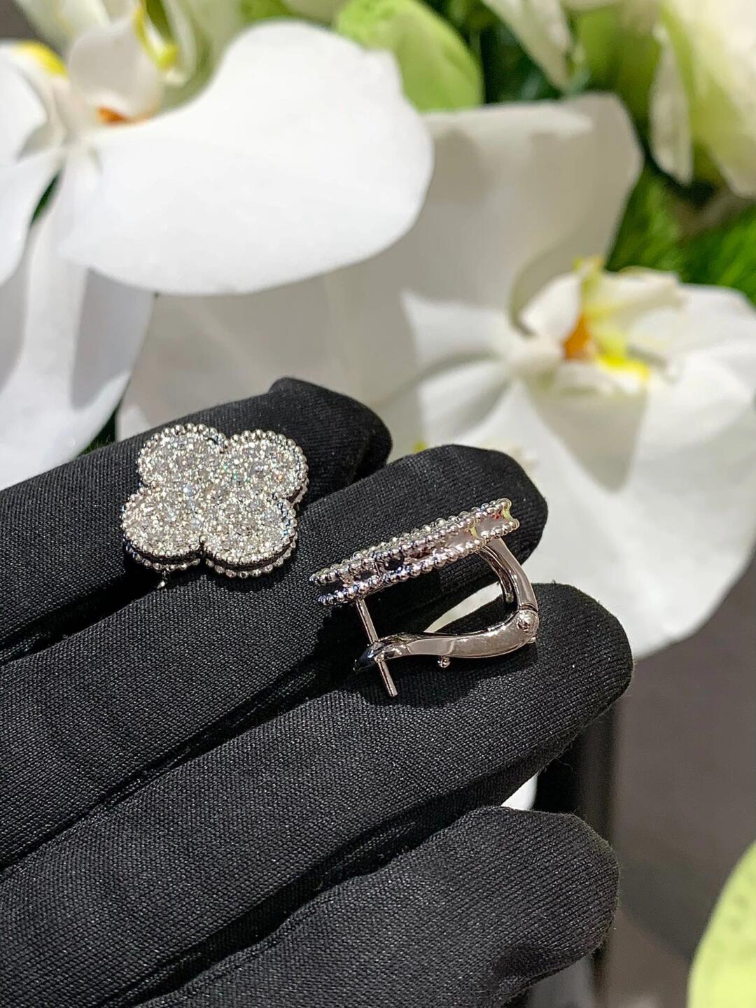 [Royal Top]CLOVER 20MM MOTIFS DIAMOND STUD EARRINGS SILVER