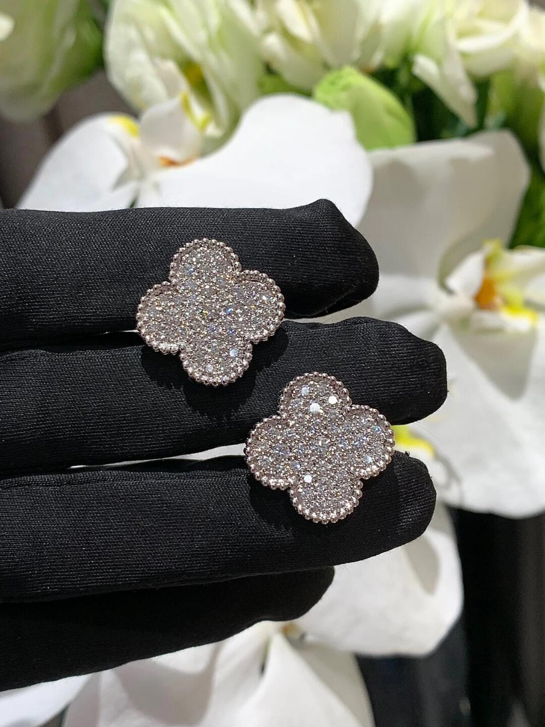 [Royal Top]CLOVER 20MM MOTIFS DIAMOND STUD EARRINGS SILVER