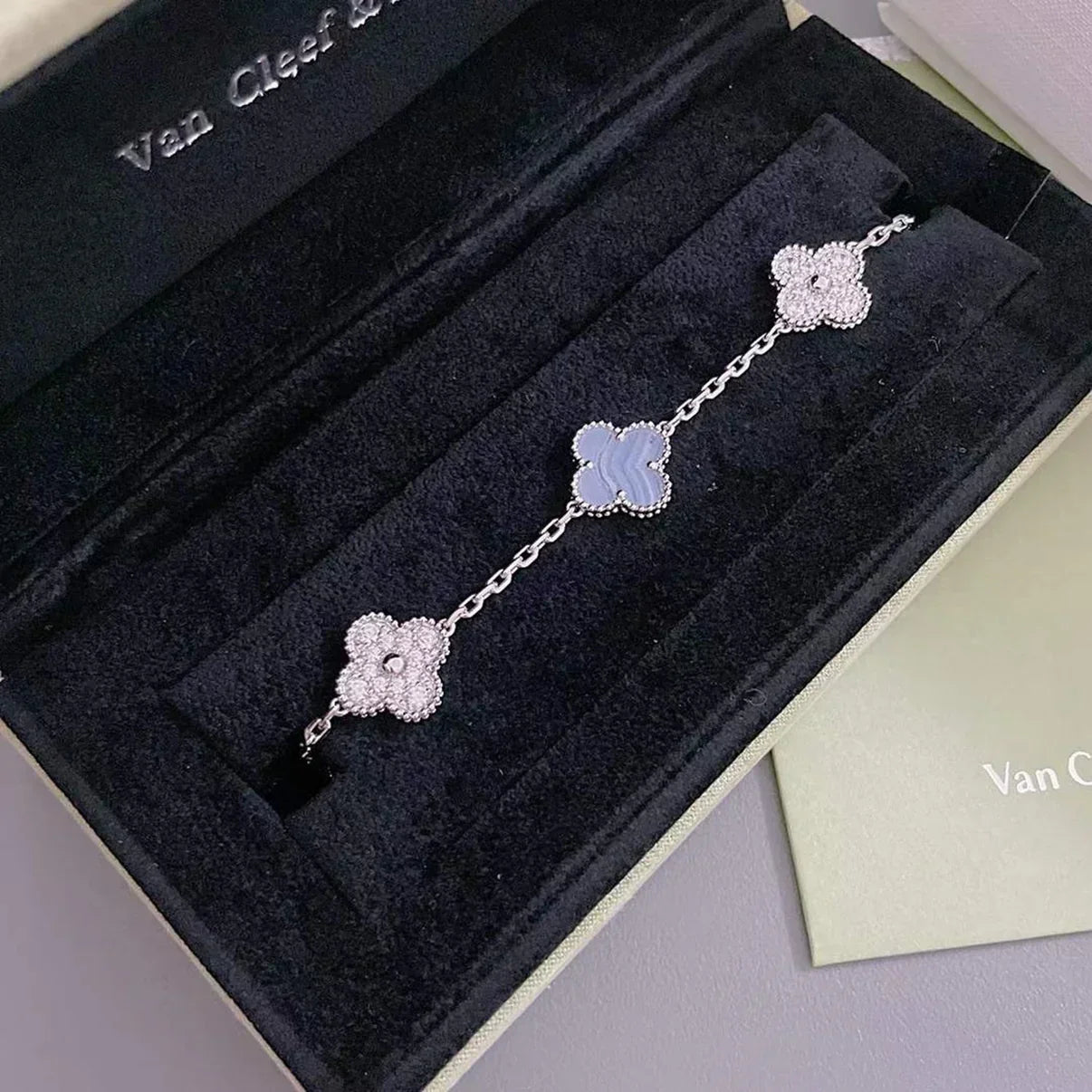 [Royal Top] CLOVER 5 MOTIF PURPLE CHALCEDONY BRACELET COLLECTION
