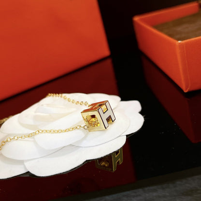 [Royal Top]H WHITE SQUARE GOLD NECKLACE